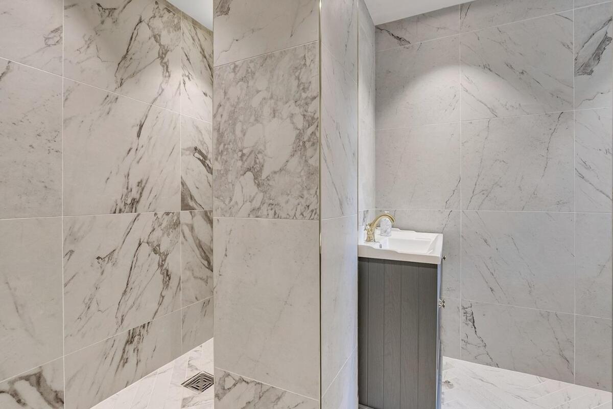 شقة Luxury Kensington Flat - Private Garden - Tube 4 Min Walk لندن المظهر الخارجي الصورة